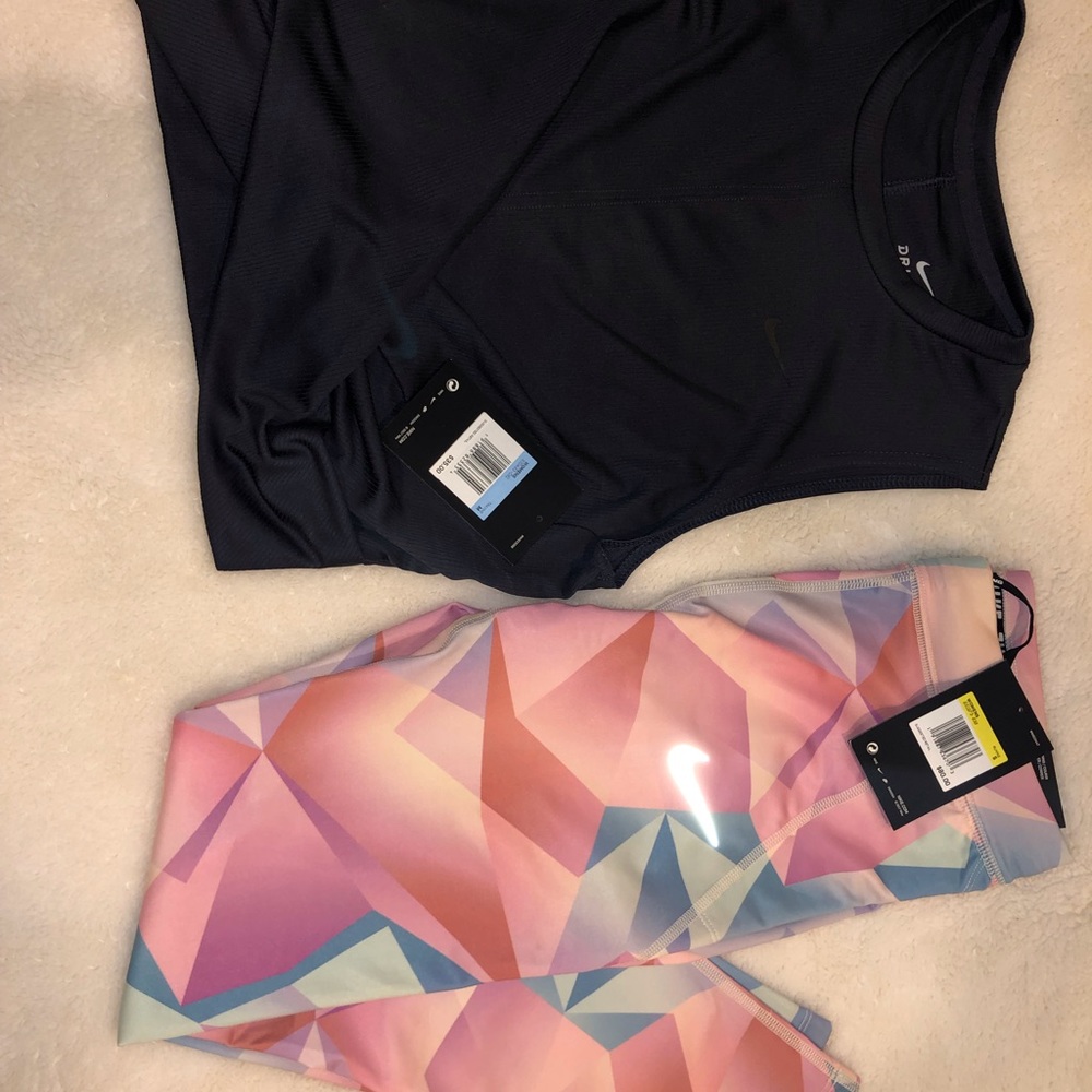 Nike dark gray crop top& Nike multicolor legging